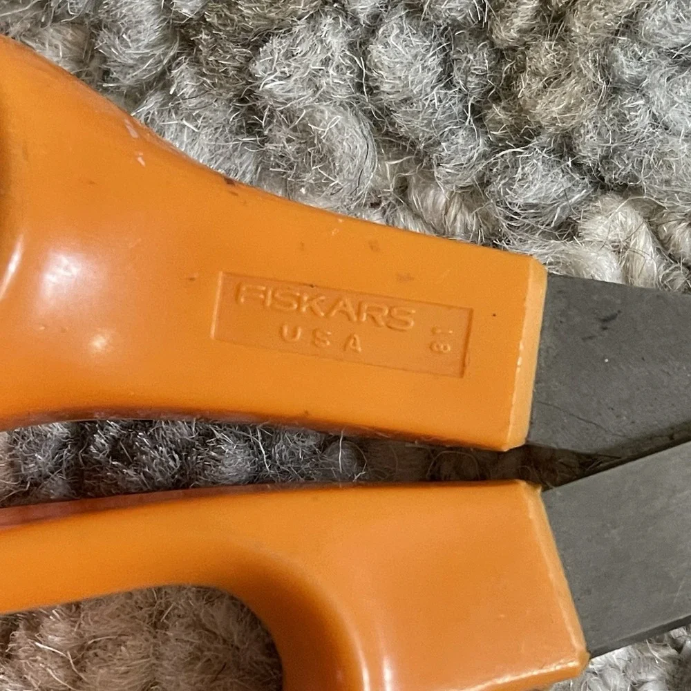 Vintage FISKARS 81 Stainless Steel Scissors Sewing Craft USA 7 in Orange Handle